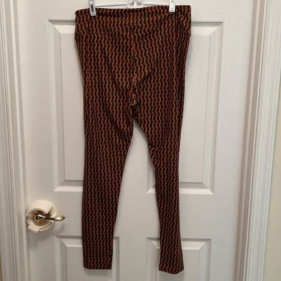 Ladies LulaRoe Tall & Curvy leggings. - Picture 4 of 6